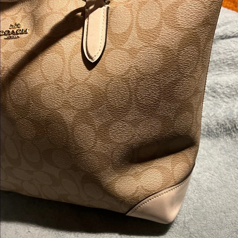 Coach Signature Tote w/Matching Pouch - Picture 10 of 17